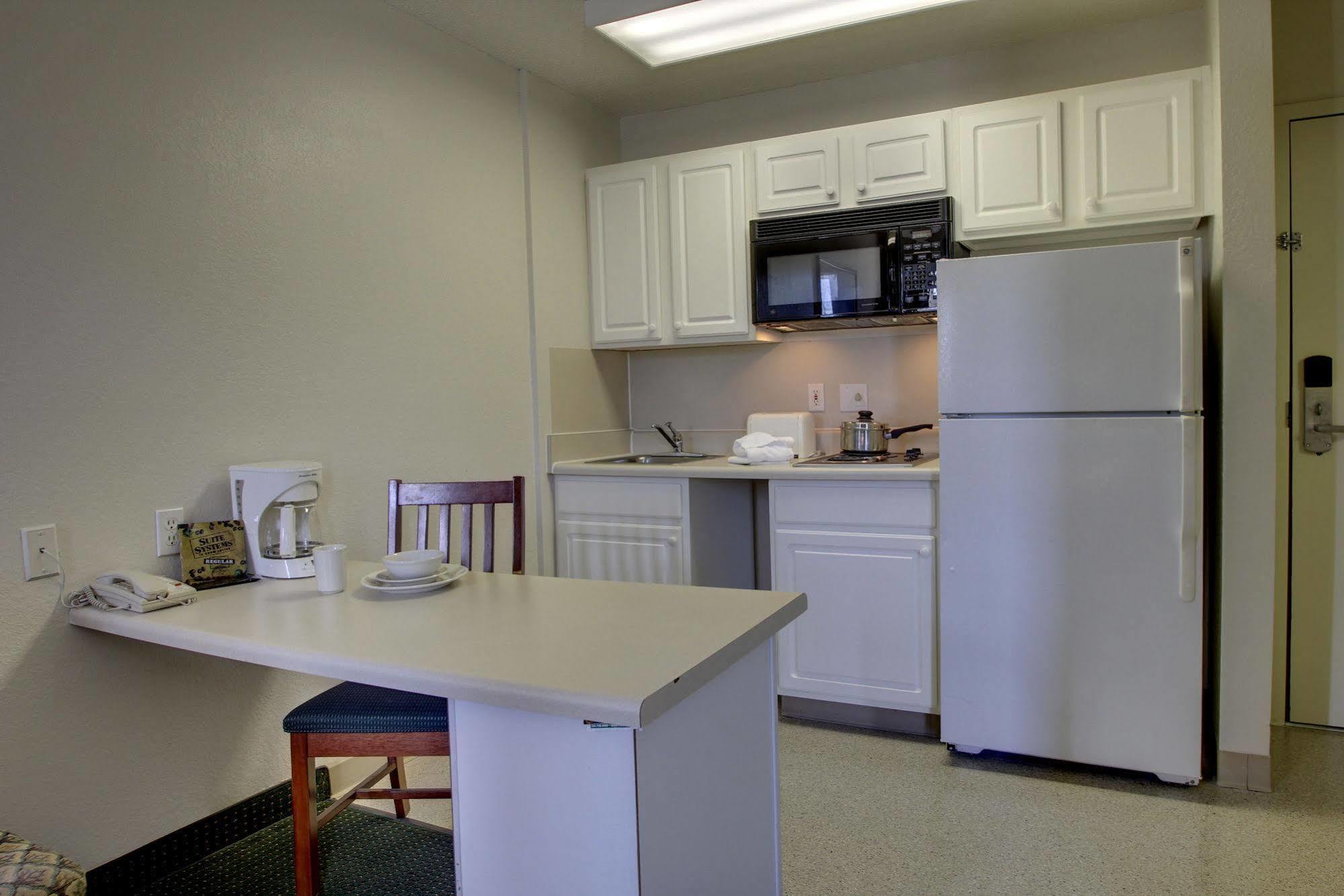 Intown Suites Extended Stay Greensboro Nc - Airport Exterior foto