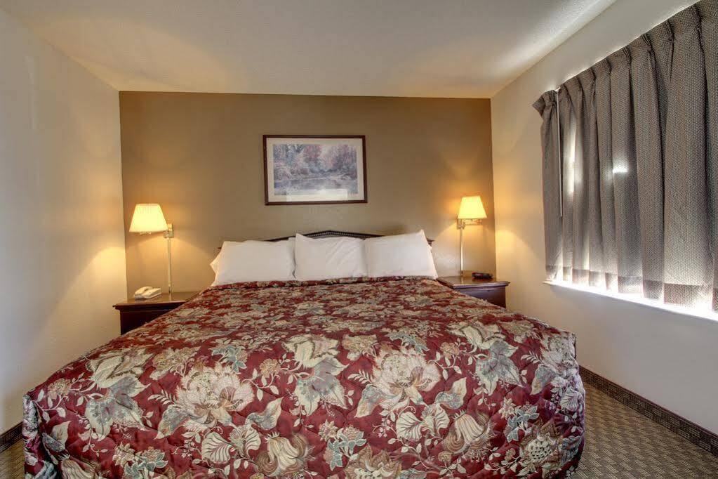 Intown Suites Extended Stay Greensboro Nc - Airport Exterior foto